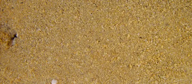 Foto de areia grossa: grãos maiores e irregulares